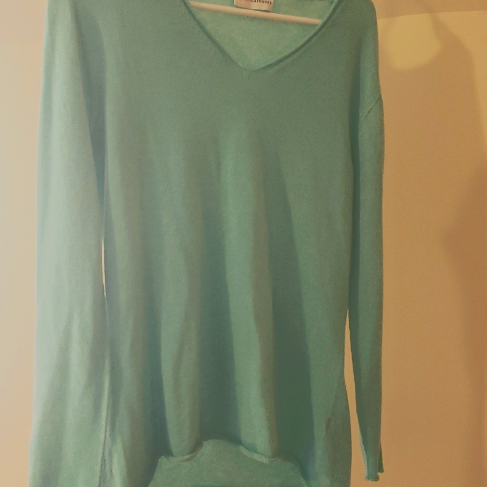 Never worn 100% cashmere teal sweater sz m